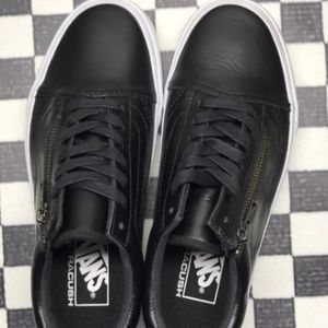 WOMENS VANS SHOES Style- Old Skool zip